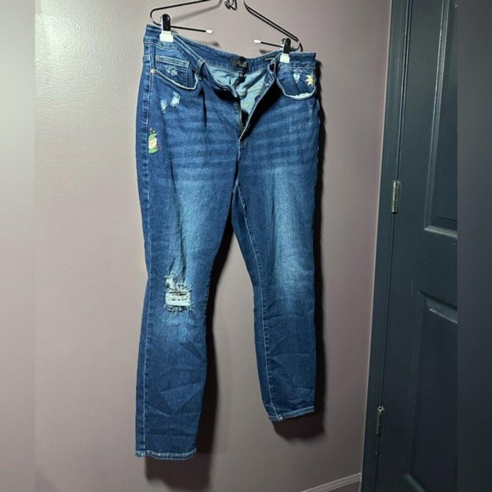 Judy Blue Dark Blue Distressed Boyfriend Jeans with floral embroidery